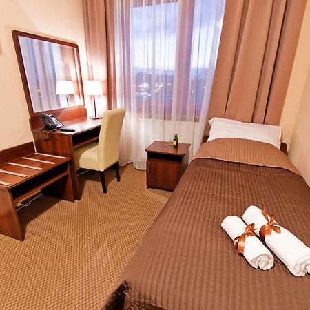 Wiatraczna Hotel Warsawa Bagian luar foto