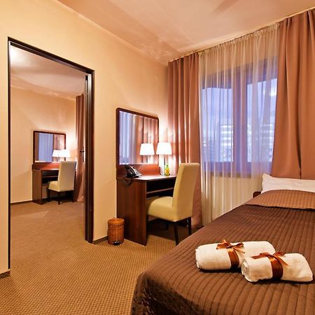 Wiatraczna Hotel Warsawa Bagian luar foto
