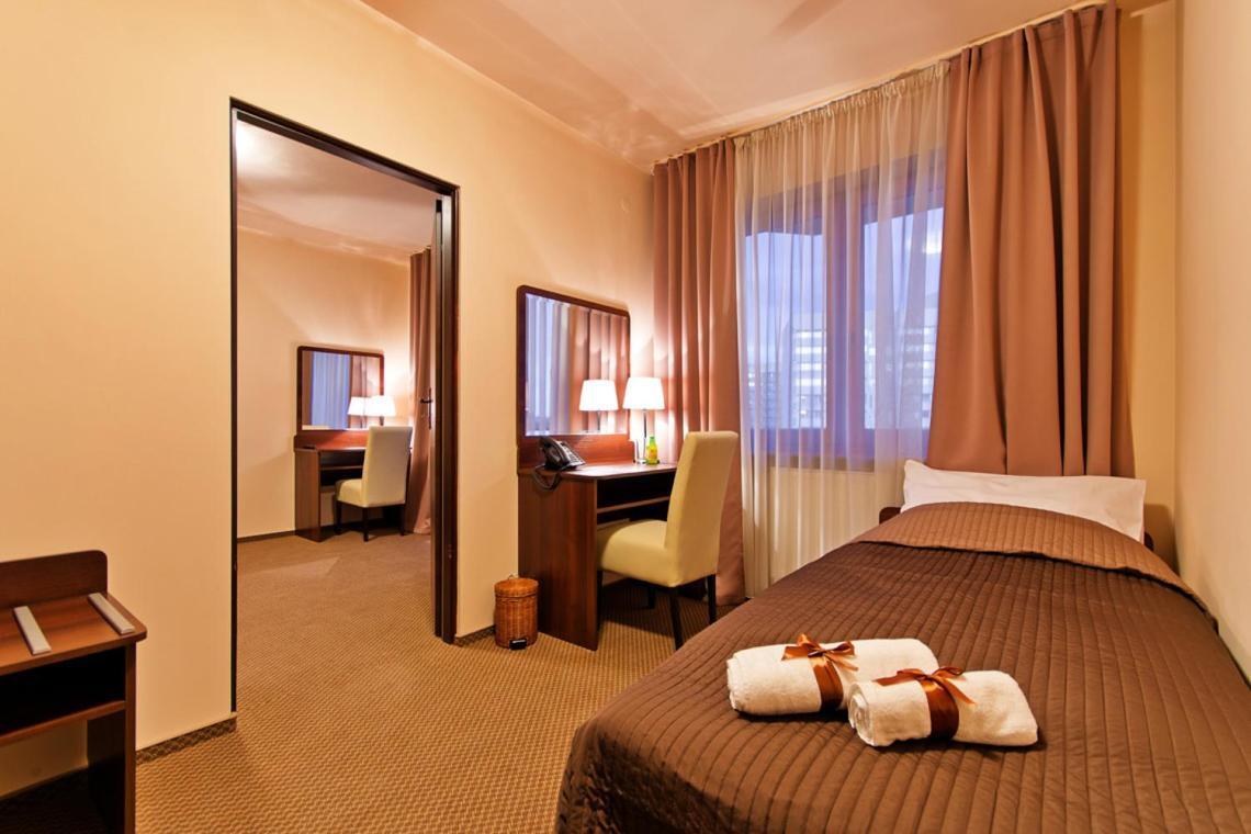 Wiatraczna Hotel Warsawa Bagian luar foto