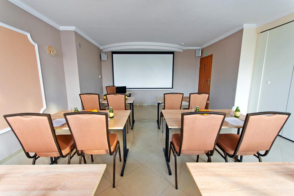 Wiatraczna Hotel Warsawa Bagian luar foto